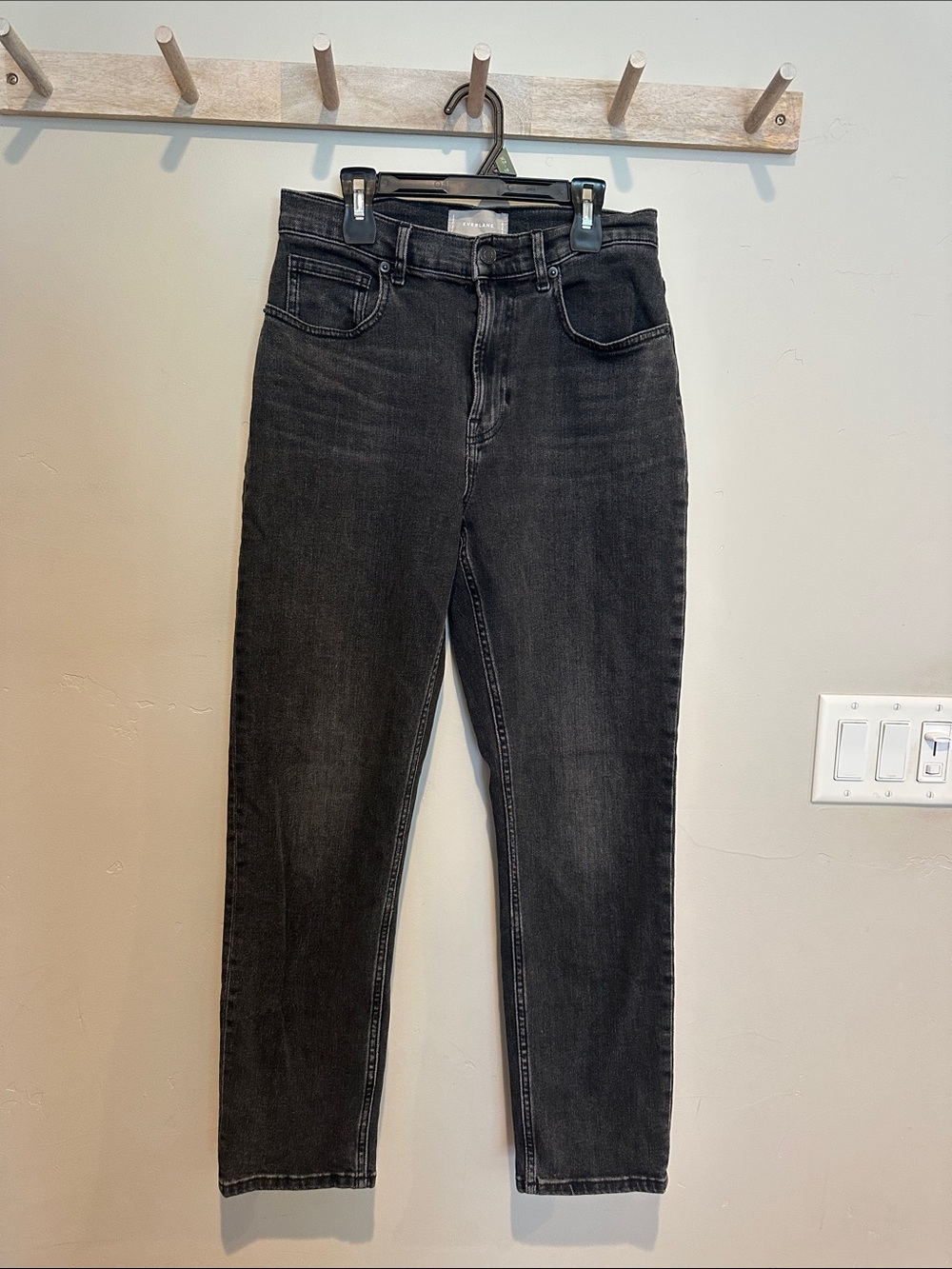Everlane Women's Straight Leg Jeans in Washed Black